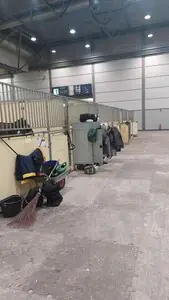 Pferdebox auch im Raster 3x6m aufstellbar.